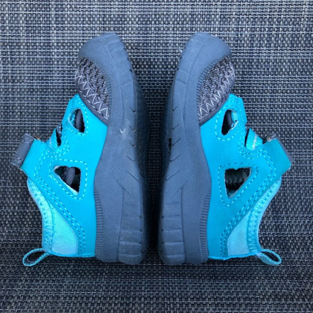 OshKosh B'gosh Turquoise Water Shoes with Adjustable Strap Infants size 2
